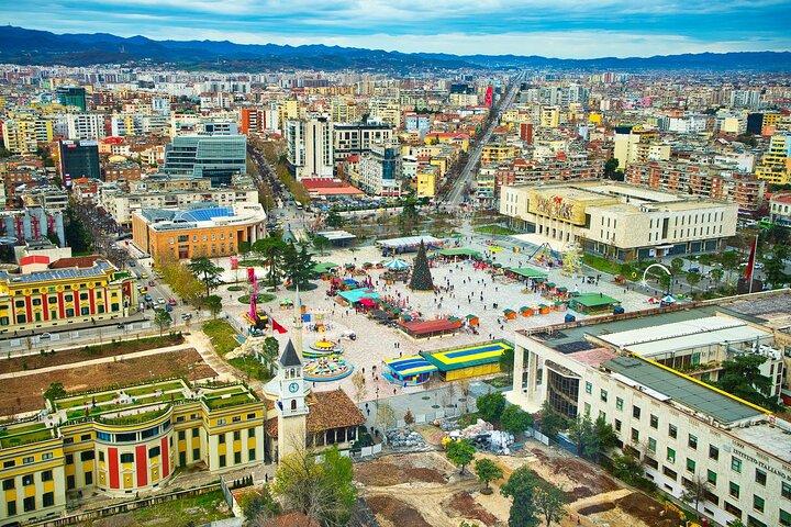Byrundtur i Tirana og Dajti-bjerget med afhentning