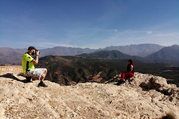 ラクダ乗り付きの最高のアルタス山脈とベルベル人の村の日帰り旅行