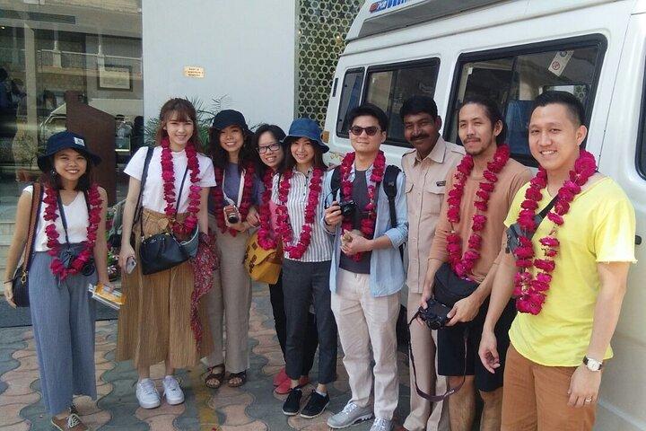Trasferimento dall'aeroporto privato: - Dall'aeroporto internazionale di Jaipur all'hotel