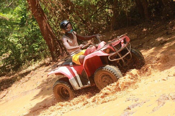 オフロード ATV ガイド付きオーチョ リオス ツアーとショッピング