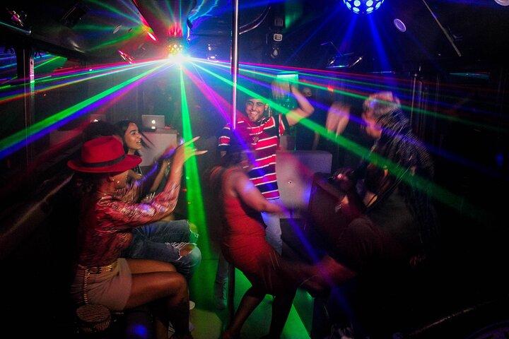 プンタカナパーティーバスでの独身パーティー
