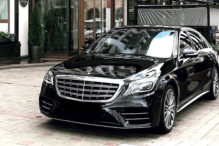 Hourly Disposal Service in Paris: Private Driver by Luxury Car