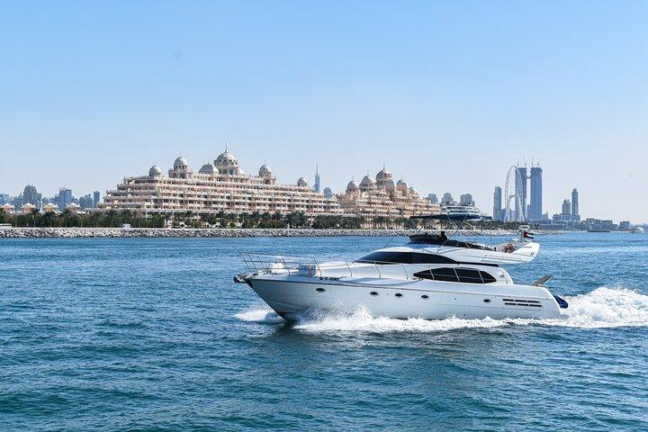 Dubai Yachtudlejning - Book 58 fod privat yacht op til 28 personer