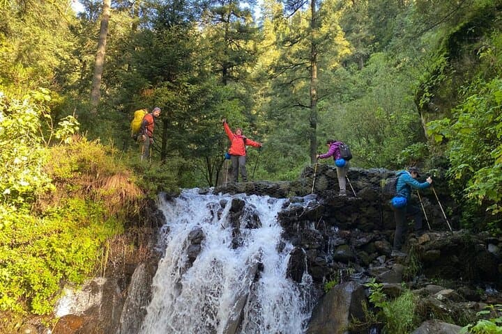 Private Hiking to Puerta del Cielo in Los Dinamos Park