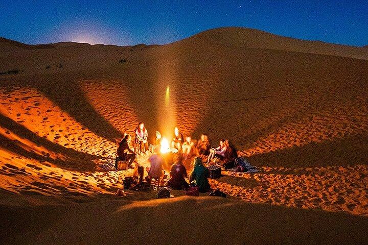 Pernottamento nel deserto con cena barbecue e colazione