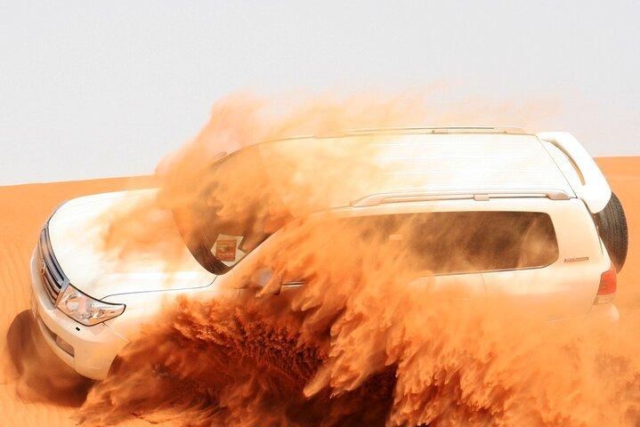 Pernottamento nel deserto con cena barbecue e colazione