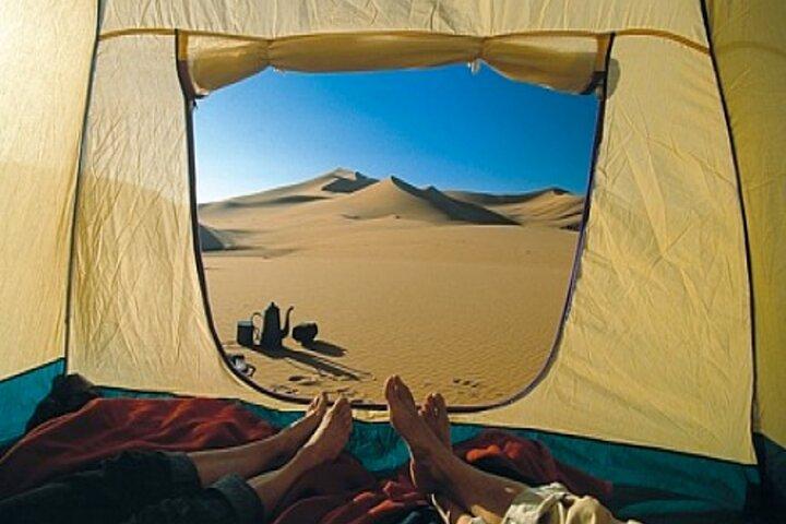 Pernottamento nel deserto con cena barbecue e colazione