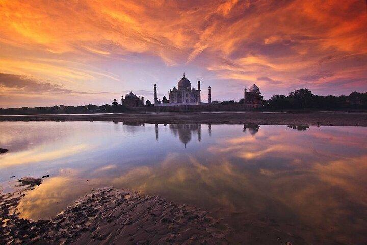 Tour privado de día completo al Taj Mahal al amanecer y Mehtab Bagh al atardecer.