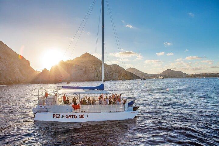 Sonnenuntergang Fiesta Cruise: Open Bar, Tanzen & El Arco Aussicht