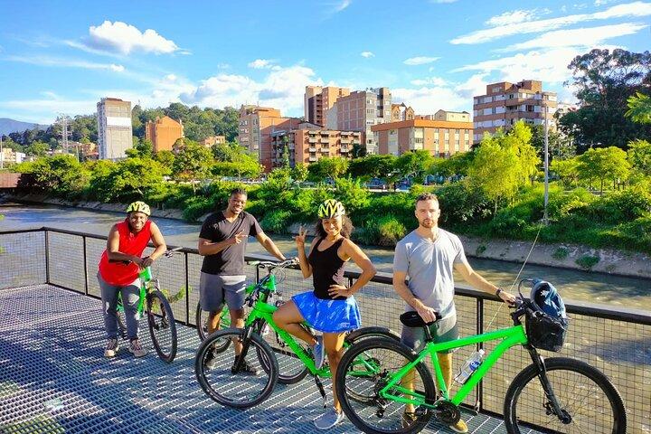 メデジン半日自転車ツアー-地元の軽食、コーヒーまたはビール