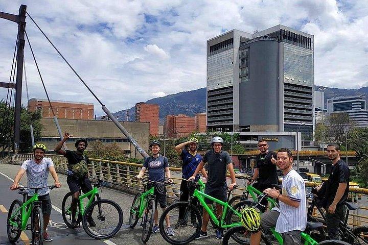 メデジン半日自転車ツアー-地元の軽食、コーヒーまたはビール