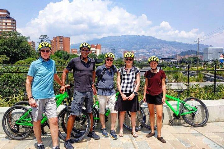 メデジン半日自転車ツアー-地元の軽食、コーヒーまたはビール