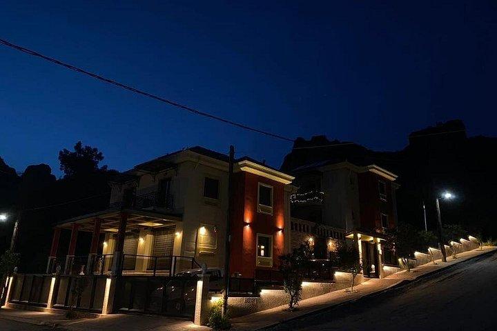 メテオラの臨時の懸垂岩を日帰りツアーで