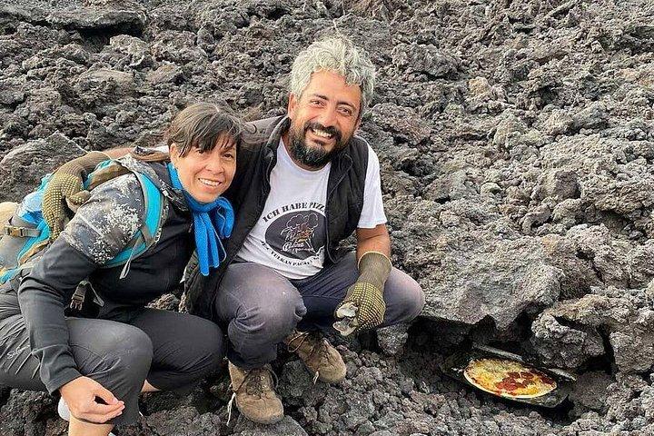 パカヤ火山ビスタス+火山に囲まれたピザを楽しむ