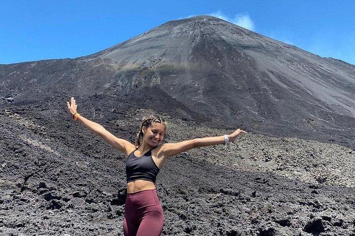 パカヤ火山ビスタス+火山に囲まれたピザを楽しむ