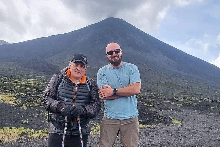 パカヤ火山ビスタス+火山に囲まれたピザを楽しむ