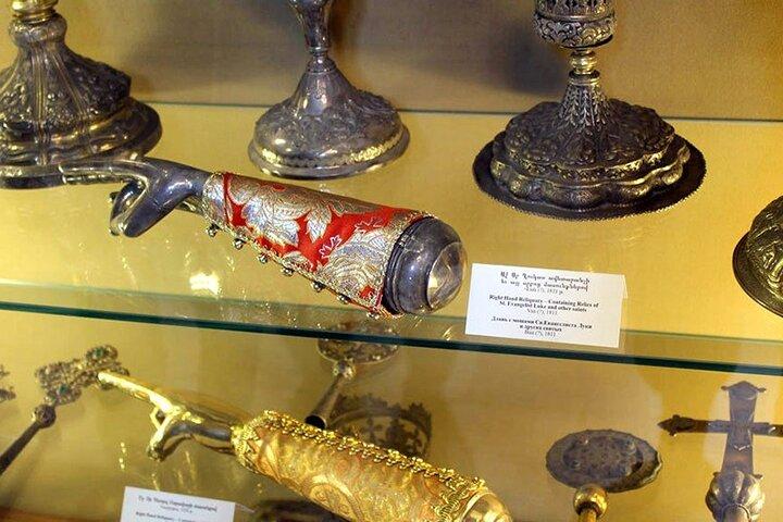 ガルニ寺院、ゲハルト修道院、エヒミアジン大聖堂、ズヴァルトノッツへのプライベートツアー