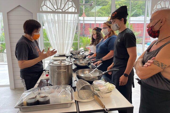 Cocine sus propios platos tailandeses desde cero en Phuket