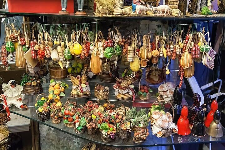 Naples walking tour & Underground Ruins