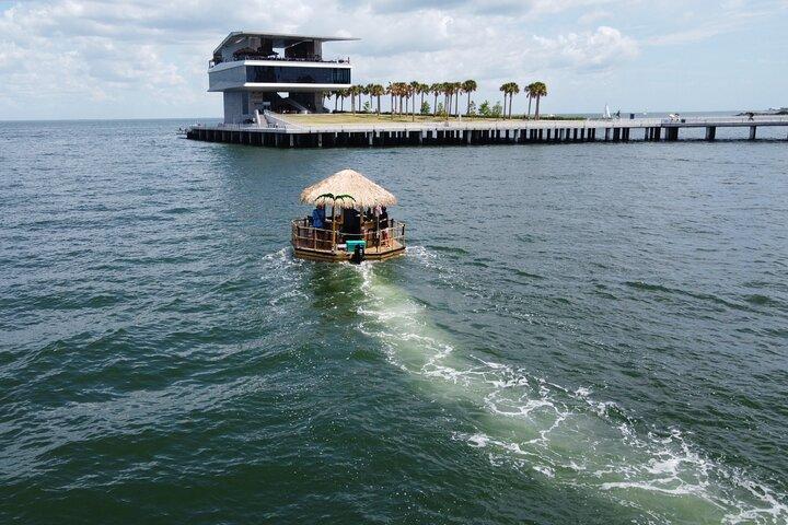 Tiki Boat - St. Pete Pier - Die einzige authentische schwimmende Tiki-Bar