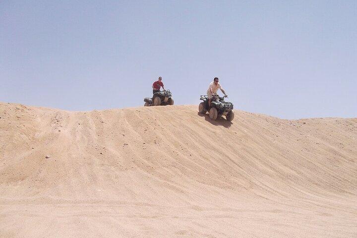 Quad nel deserto di Sharm El Sheikh, festa, cena