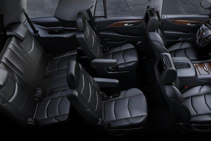Privater Transfer von Chicago zum Flughafen Chicago mit einem Luxusauto oder SUV