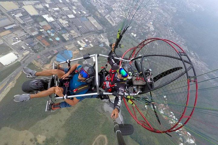 Cali Paragliding - 真のフライングセンセーションを感じて生きよう！
