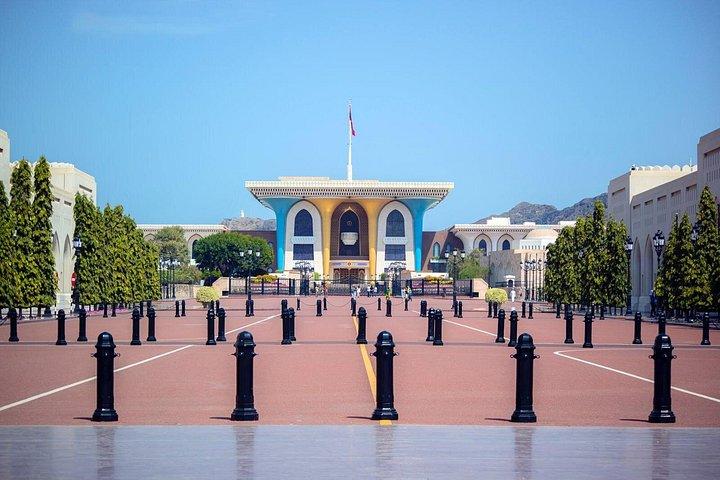 Muscat Essentials: Half-Day Sightseeing with Audio Guiding