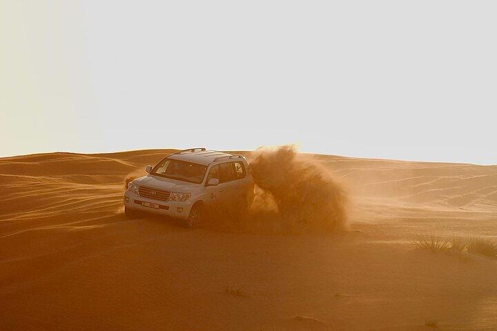 Off-Road Desert Adventure & BBQ Dinner au départ d'Abou Dabi