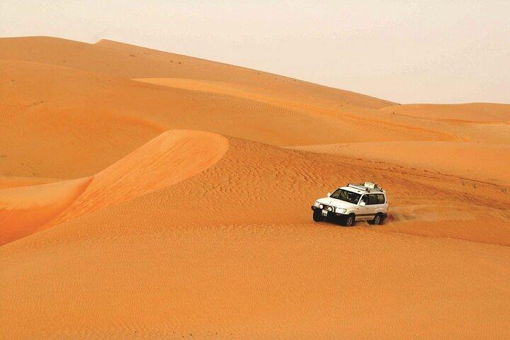 リワ砂丘：アブダビから終日4×4サファリアドベンチャー