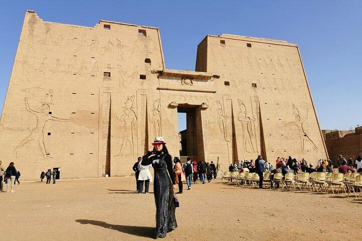 ルクソール訪問アブシンベル寺院からアスワンへのプライベート一泊旅行