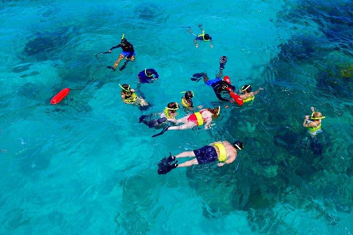 Icacos oder Vieques All-Inclusive Schnorcheln & Wasserrutschen Bootstour