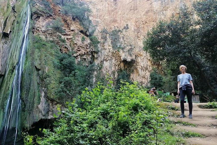 滝とアクショールの神の橋への小旅行