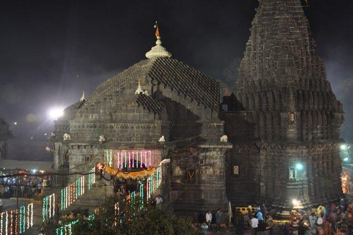 寺院とブドウ園:ムンバイからナシクへのプライベート ツアー