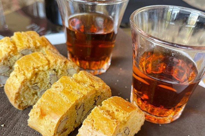 フィレンツェ発 : トスカーナトゥクトゥクランチ、ワイン＆サン・ジミニャーノ付き