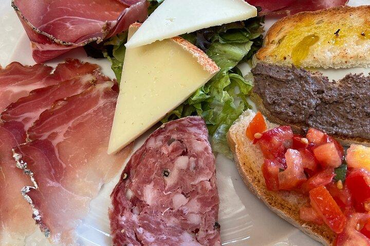 フィレンツェ発 : トスカーナトゥクトゥクランチ、ワイン&サン・ジミニャーノ付き