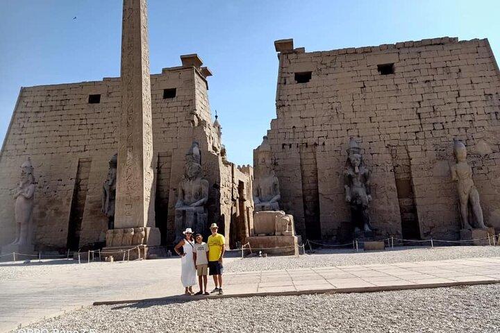 Excursão privada de um dia às margens leste e oeste de luxor de hurghada em veículo particular