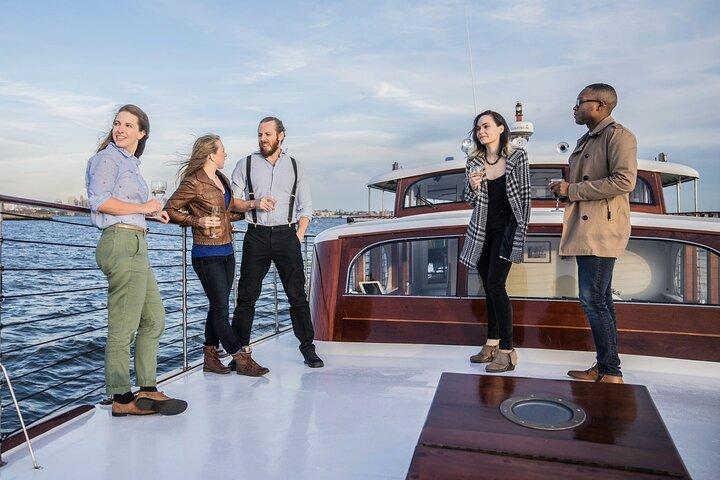Croisière de feuillage d'automne sur le yacht pleine lune au départ de Chelsea Piers