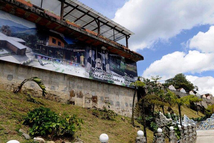 Pablo E. con Comuna 13 Tour