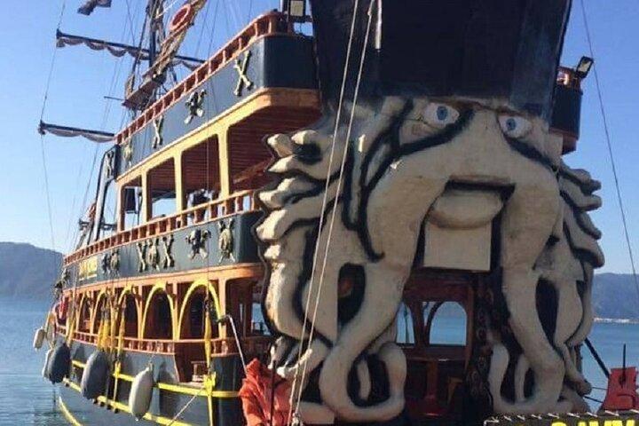 Marmaris Pirates Boat Trip BBQ Lunch Onbeperkte frisdranken en alcoholische dranken