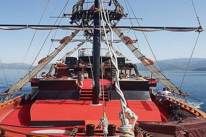 Marmaris Pirates Boat Trip BBQ Lunch Onbeperkte frisdranken en alcoholische dranken
