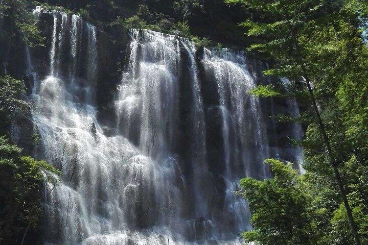 Tour privado de un día a la cascada Qianlonggou y la aldea Xitou desde Guangzhou