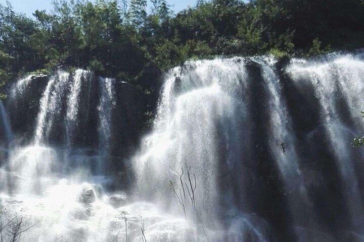 Tour privado de un día a la cascada Qianlonggou y la aldea Xitou desde Guangzhou