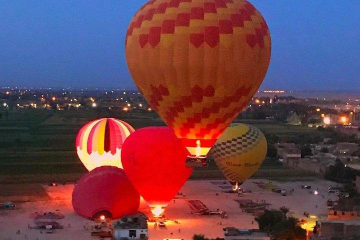 熱気球とアブシンベルを含むルクソールからアスワンへの5日間のナイルクルーズ