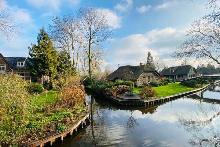 Zaanse Schans and Giethoorn Small-Group Tour with Hotel Pick-Up