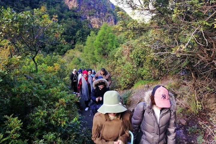 滝とアクショールの神の橋への小旅行
