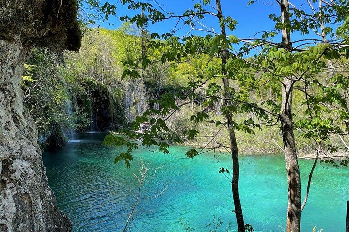 私設の日帰り旅行：ザグレブからの素晴らしいPlitvice湖とラストケ