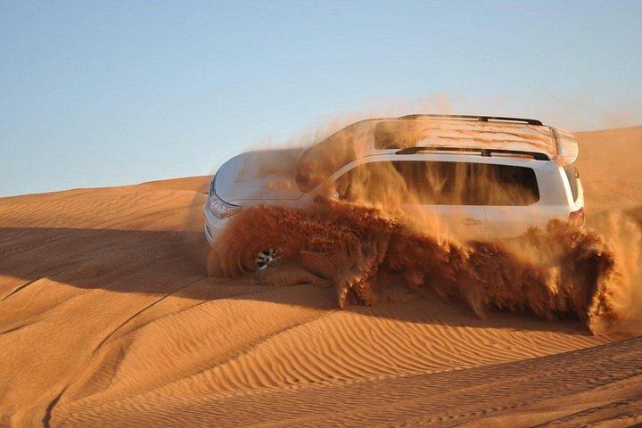 ドバイ赤砂丘サファリ、ATV、ラクダ乗り、デザートキャンプでのBBQ