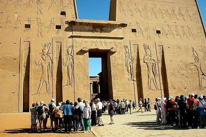 ルクソール訪問アブシンベル寺院からアスワンへのプライベート一泊旅行