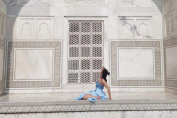 Delhi Agra Delhi : Same Day Trip By Luxury Car.